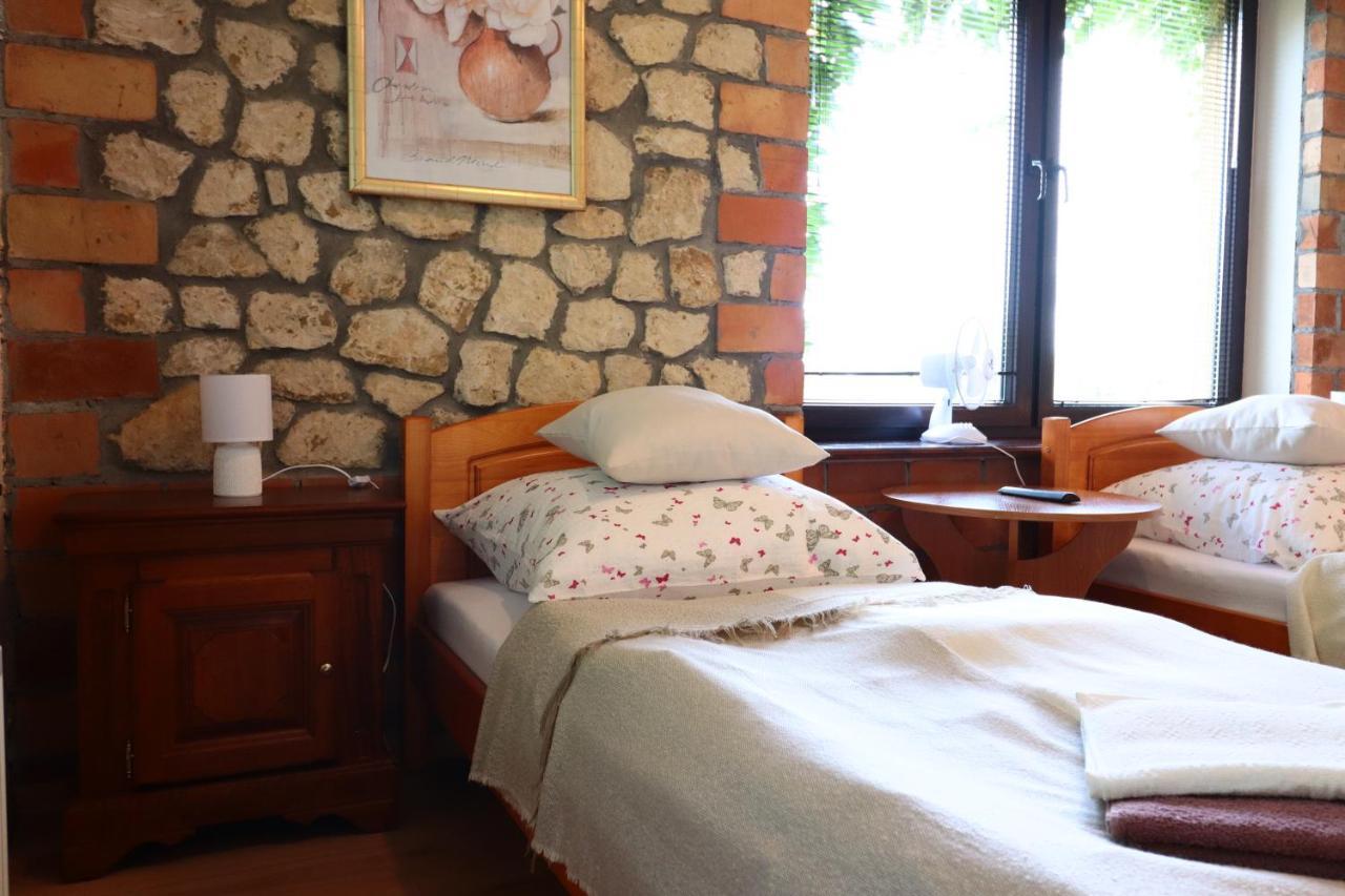 Karczma Pod Jesionem Hotel Brdow Kültér fotó