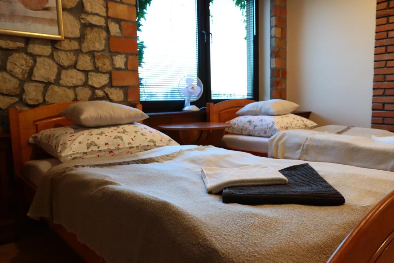 Karczma Pod Jesionem Hotel Brdow Kültér fotó