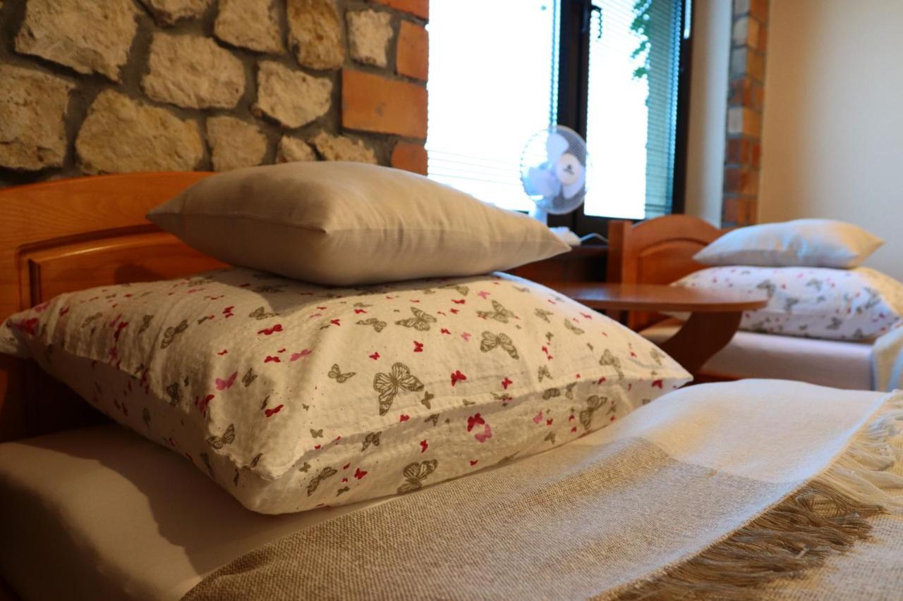 Karczma Pod Jesionem Hotel Brdow Kültér fotó
