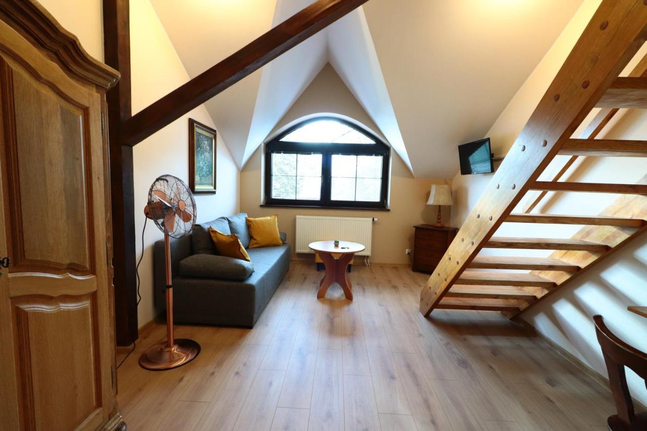 Karczma Pod Jesionem Hotel Brdow Kültér fotó