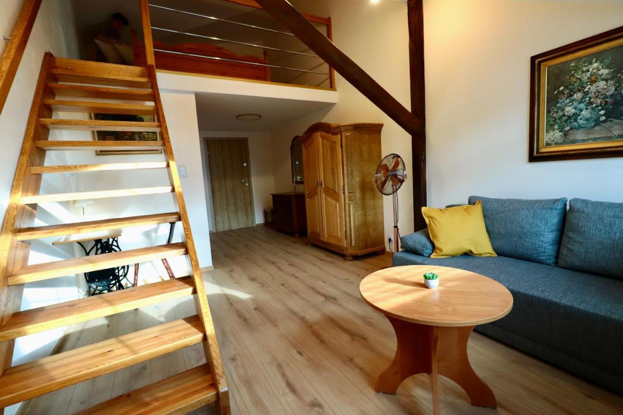 Karczma Pod Jesionem Hotel Brdow Kültér fotó
