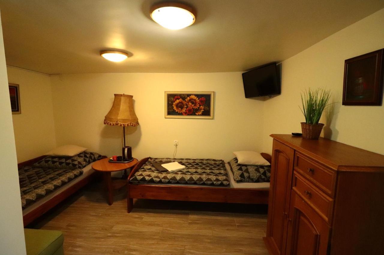 Karczma Pod Jesionem Hotel Brdow Kültér fotó