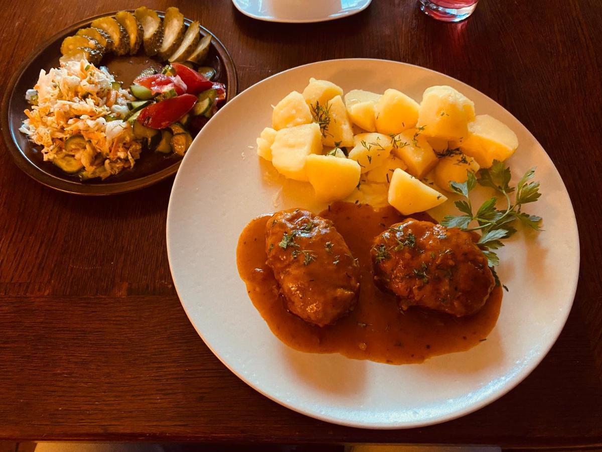 Karczma Pod Jesionem Hotel Brdow Kültér fotó