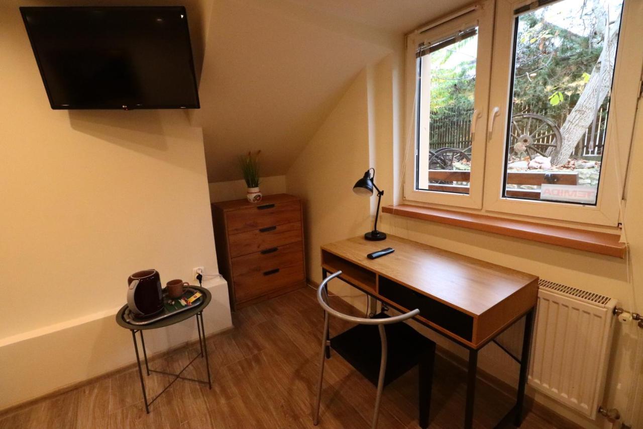 Karczma Pod Jesionem Hotel Brdow Kültér fotó